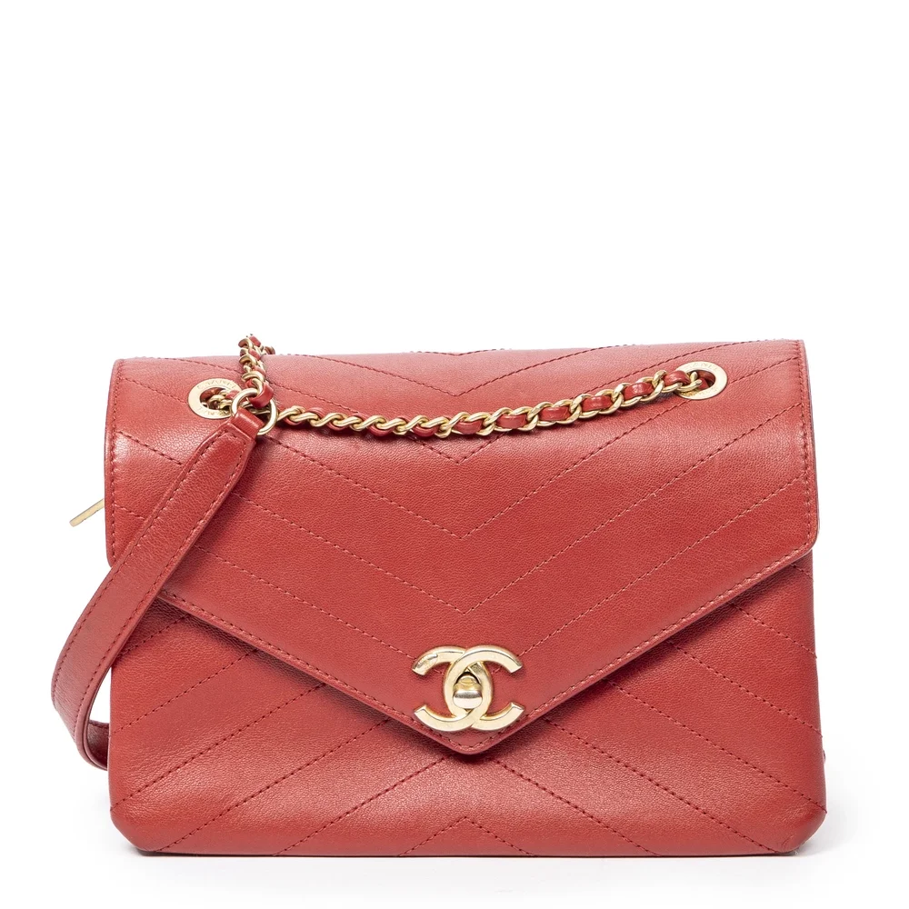 Chanel Chevron Envelope Flap in Red Quilted Chevron Leather - Picture 1 of 7